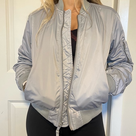 Grey XS bomber jacket, lavender colour inside. Excellent condition, satin feel - Picture 15 of 15
